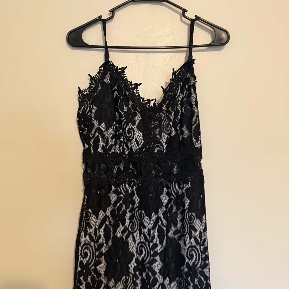Chic Black Lace Midi Dress - Picture 3 of 8